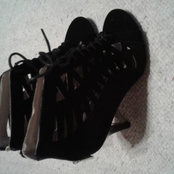 Avon cushion walk heels nwot - Picture 3 of 4